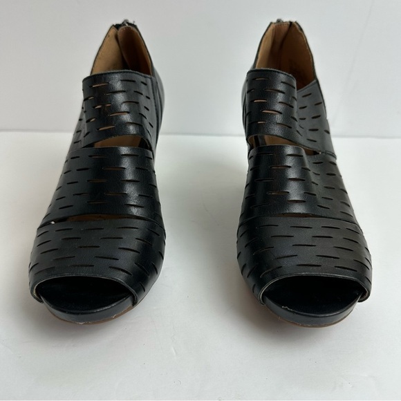 Clarks Artisan Stack Block Booties Women's size 8 or EU 39 Heels Black Peep Toe - Picture 4 of 7